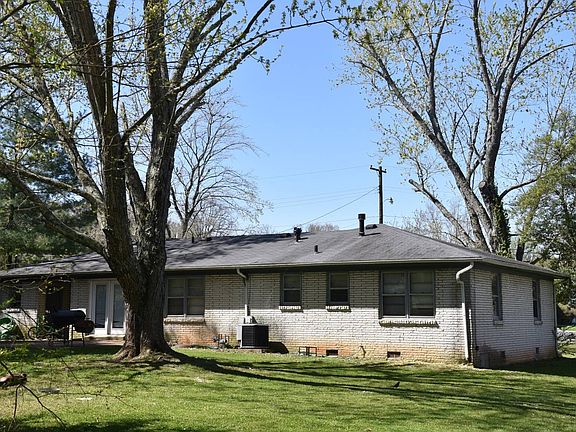 4th image of 621 Crittenden Dr