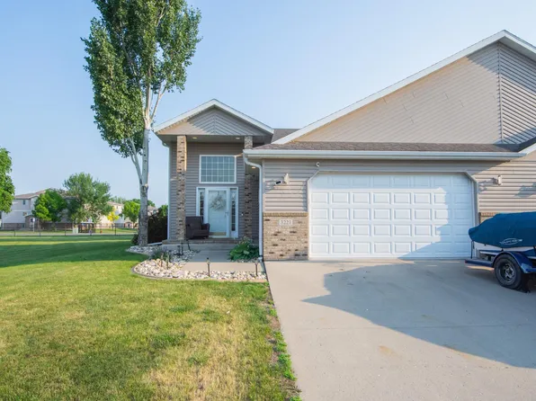 3221 11th Ave S, Moorhead, MN 56560