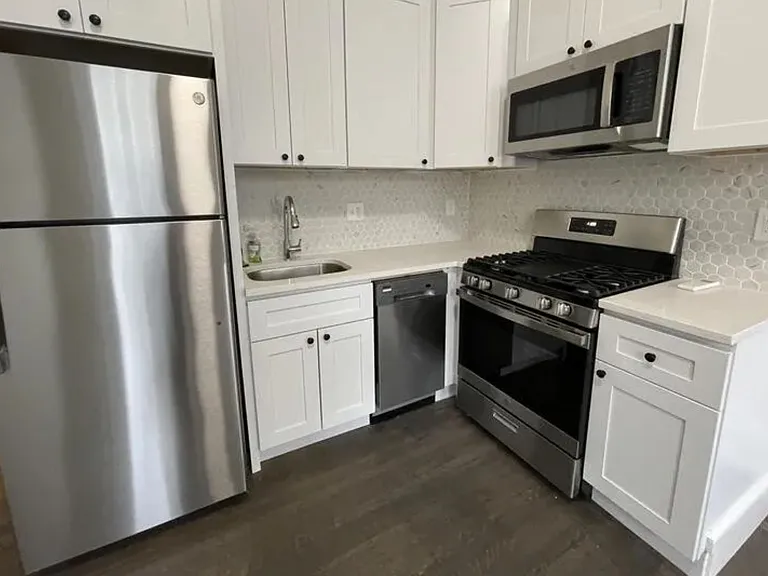 2037 Spring Garden St #1FF — Photo 2
