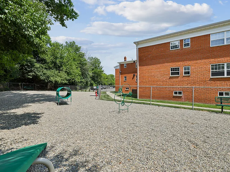 Chatham Hill Apartments — Photo 23