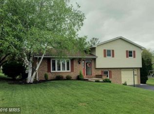 1945 Maraposa Dr, Chambersburg, PA 17202