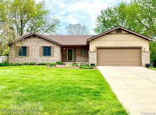 23960 Glencreek Dr, Farmington Hills, MI 48336