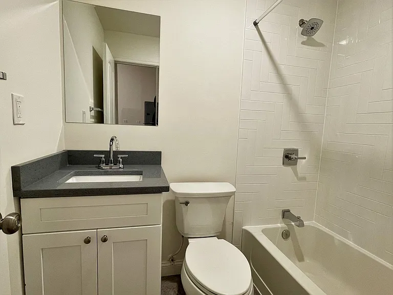 811 Park Ave — Photo 7