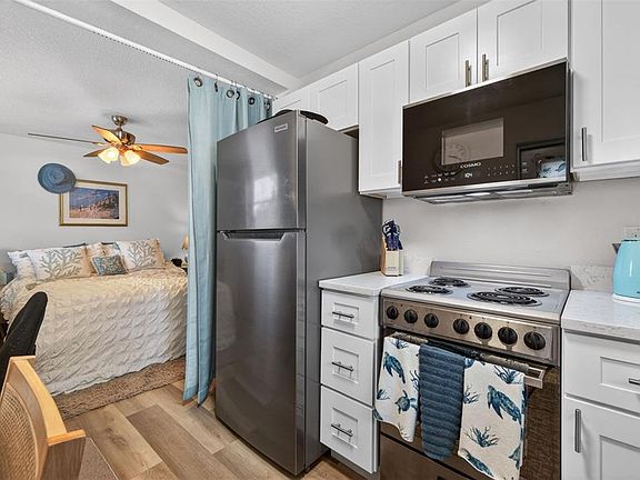 5th image of 825 46th St N #B