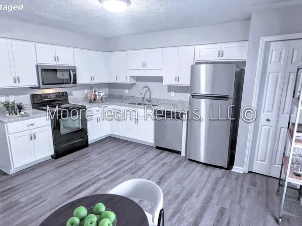 2168 Howard Gap Rd APT 10, Hendersonville, NC 28792