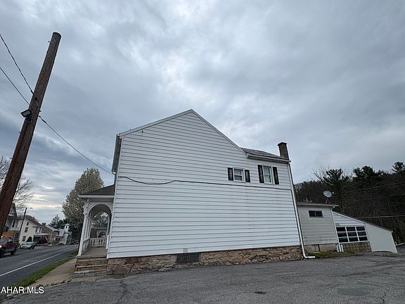 4th image of 263 Water St