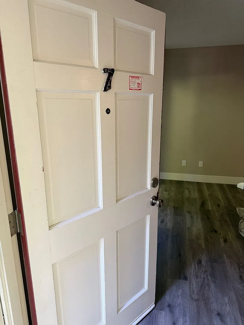 423 W. Elm St — Photo 2