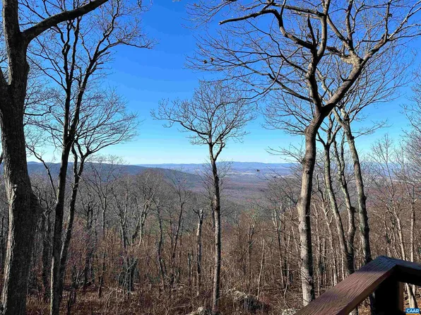 235 Ravens Roost Ln, Roseland, VA 22967