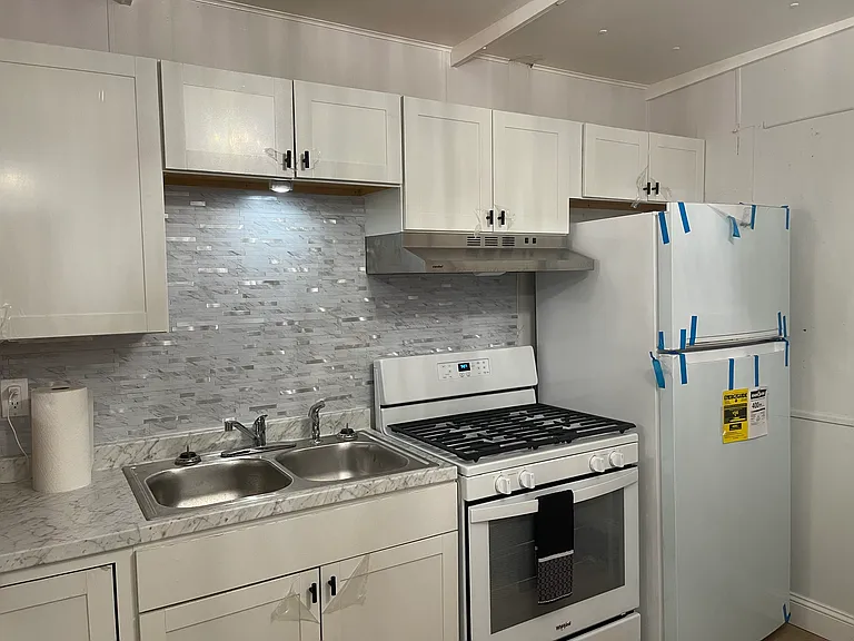 115 Thompson Dr — Photo 9