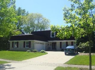 1622 Longmeadow Dr, Glenview, IL