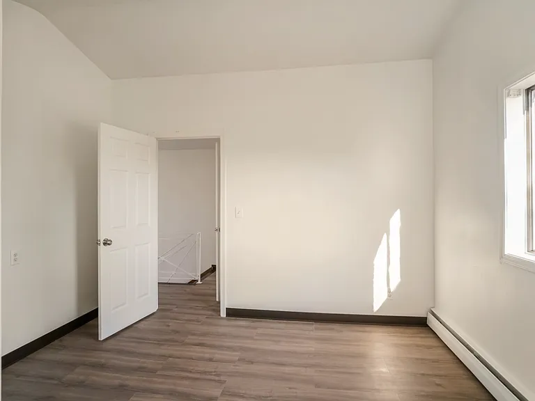 7640 SE Yamhill St #7 — Photo 14