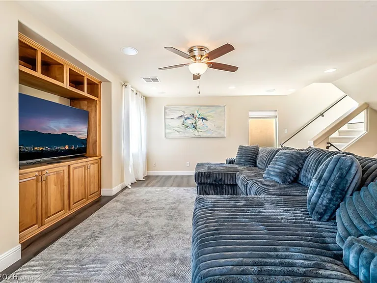 6877 Philharmonic Ave — Photo 8