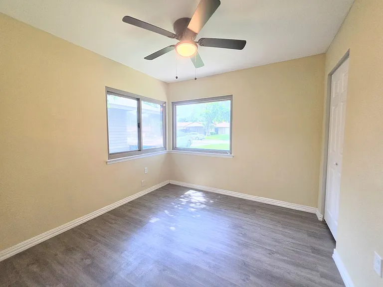 5931 Autumn Lake — Photo 22
