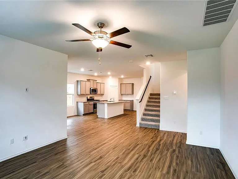 204 Coventry Dr — Photo 15