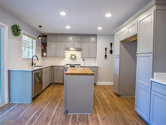 2nd image of 7982 Dogwood Ln