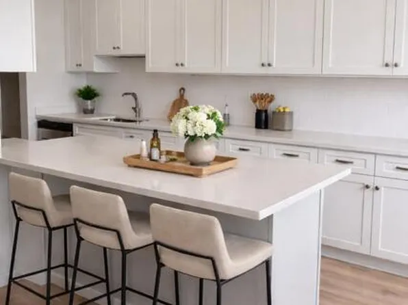 35 Manchester Ct APT D, Freehold, NJ 07728