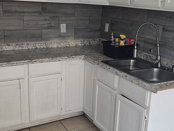 3rd image of 2441 N Robertson St