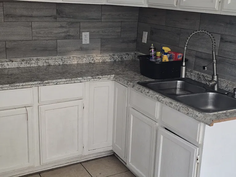 2443 N Robertson St — Photo 4