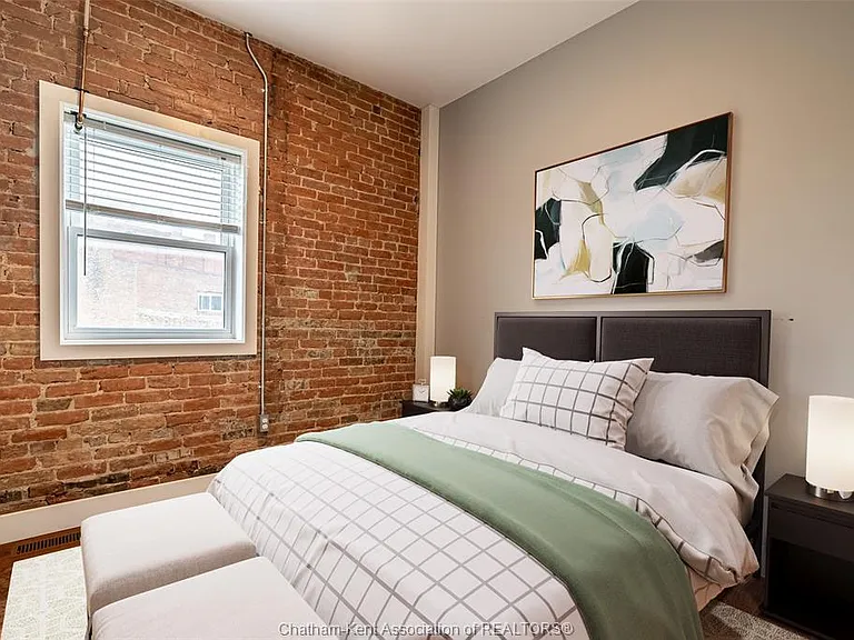 69 King St W #202 — Photo 16