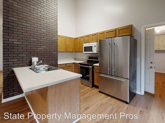 5th image of 12 River Oaks Dr