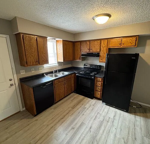 214 W Madison St #D — Photo 3