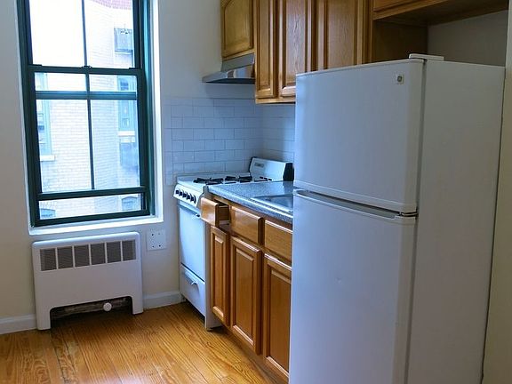 3rd image of 515 E 78th St APT 6D