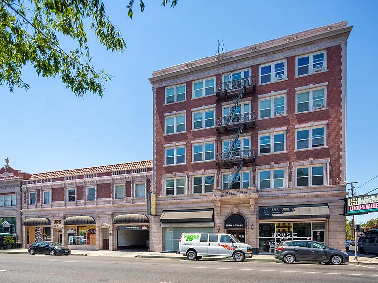 Eden Square Apartments — Photo 2