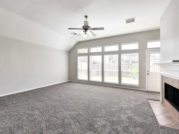 2024 Shore Breeze Dr, Pearland, TX 77584