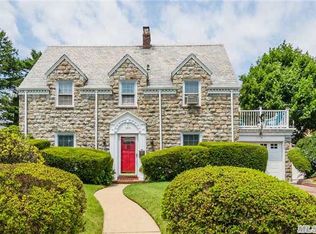 280 W Seaman Ave, Freeport, NY 11520