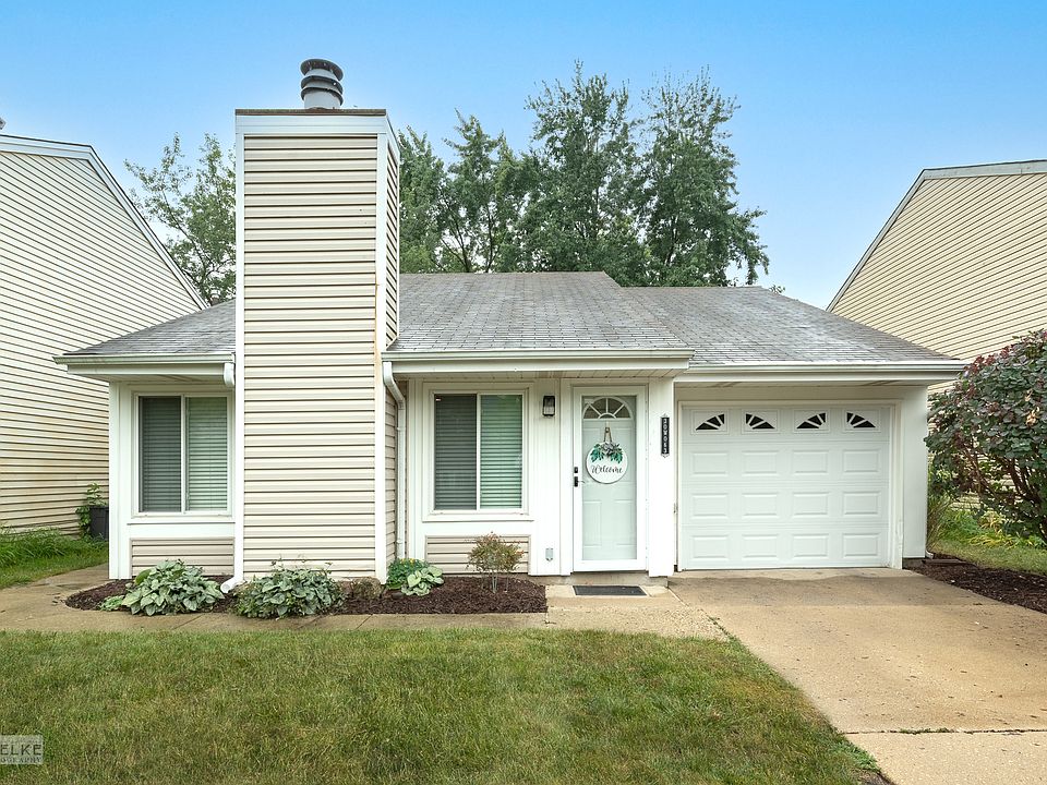 1st image of 30W063 Dogwood Ct