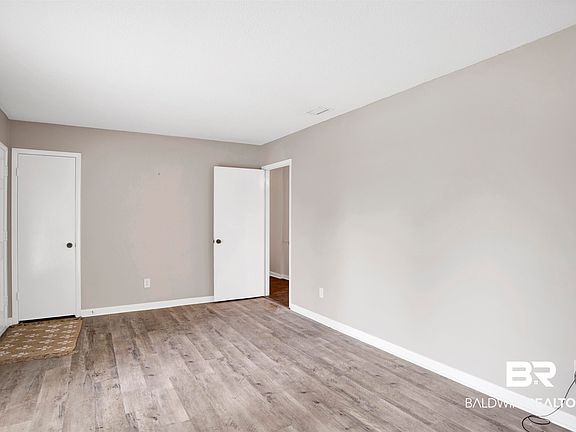 4th image of 3050 Meadow Ln