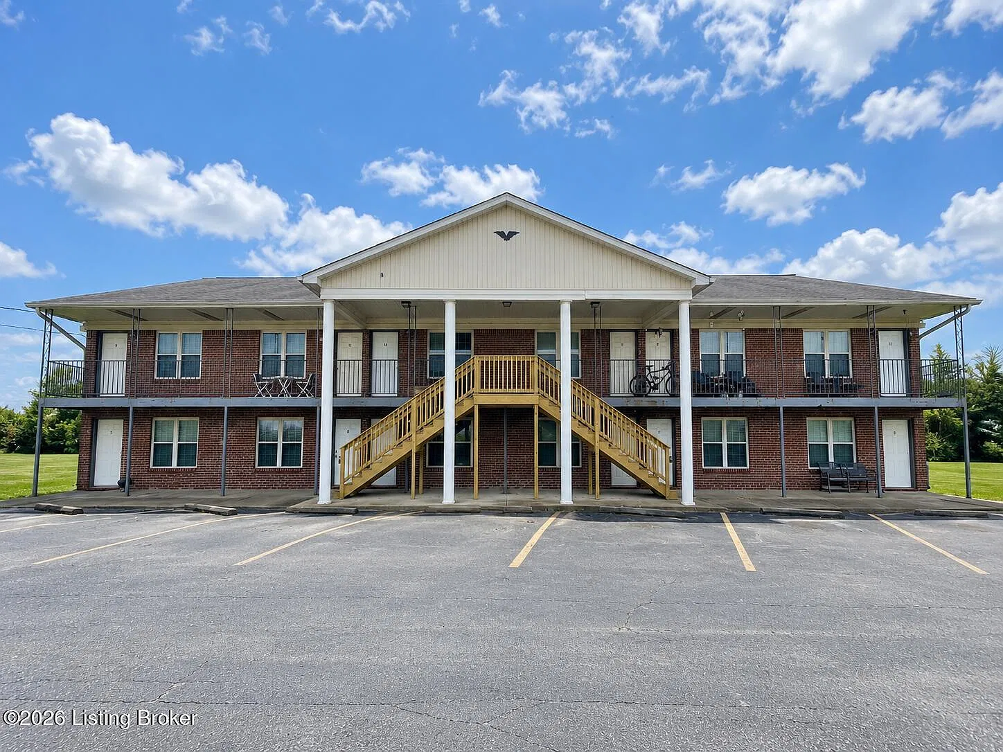 1 bed, 1.0 bath, 650 sqft, $895 — Photo 1