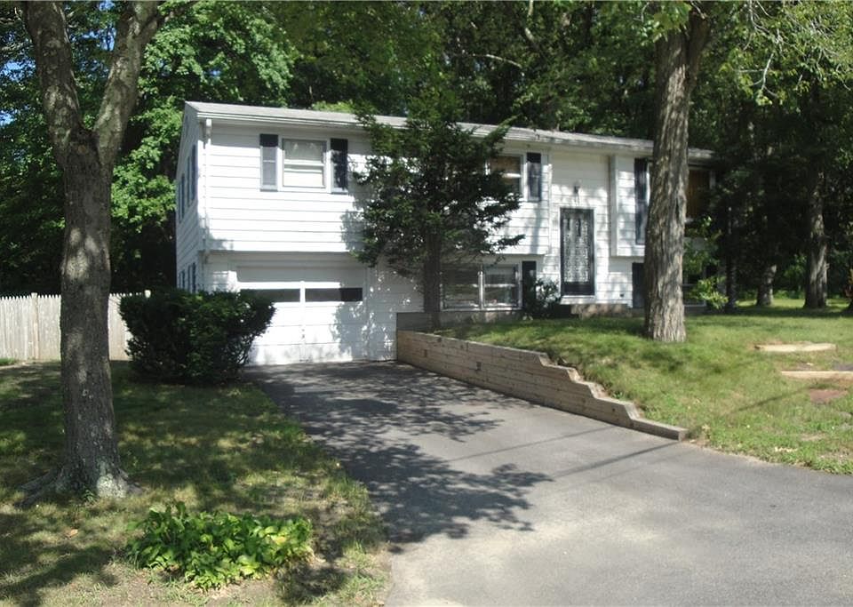 1st image of 90 Monterey Dr