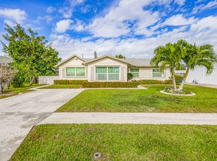 580 W 37th St, Riviera Beach, FL 33404
