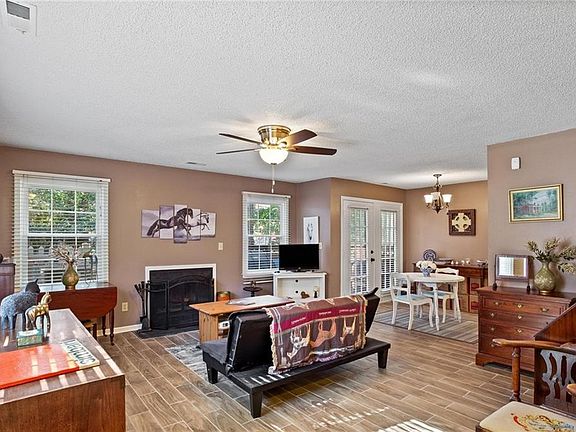5th image of 1012 Saint Andrews Way #D