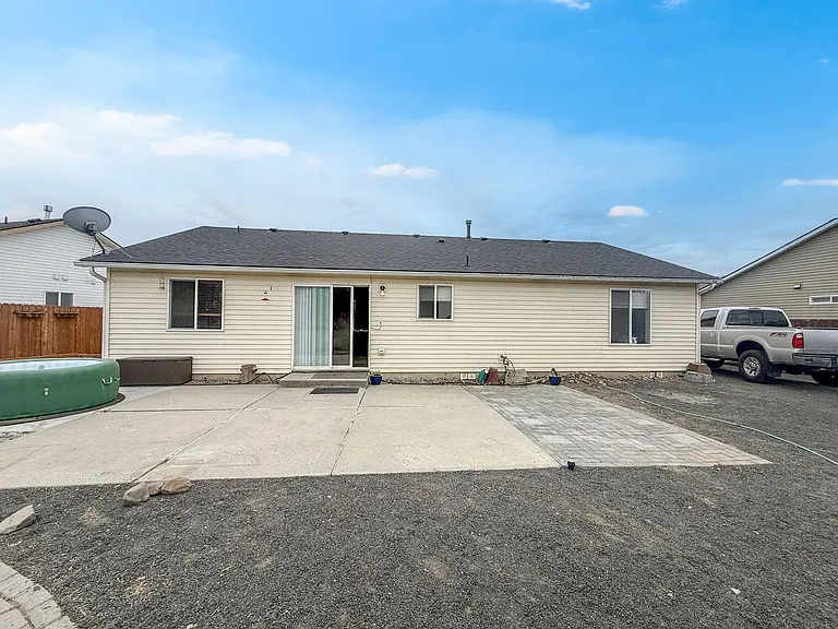 3101 Meadow Glen Ln — Photo 14