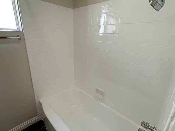 4th image of 7333 Comstock Ave #101