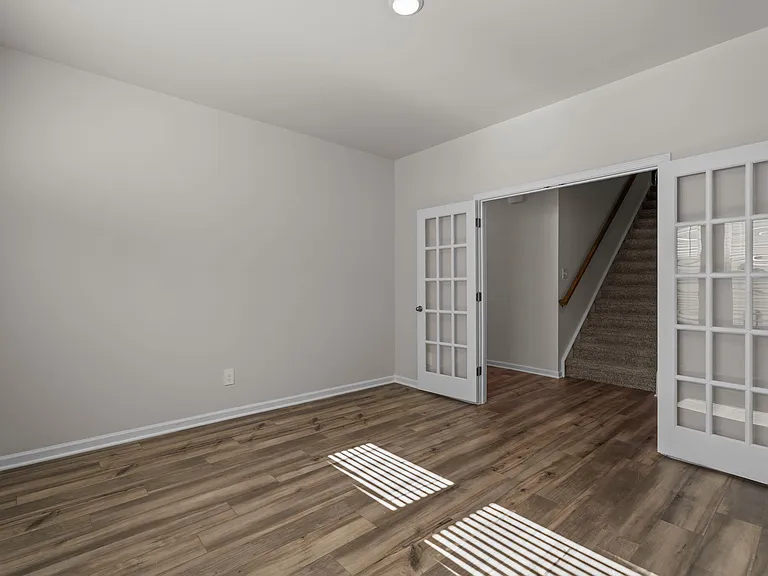 945 Avonmore Dr — Photo 9