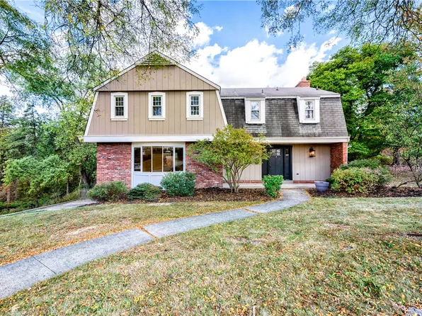 2 Carleton Dr, Pittsburgh, PA 15243