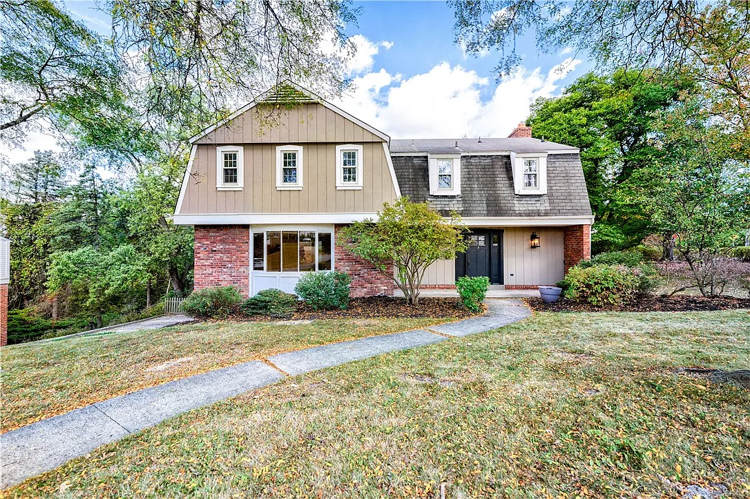 2 Carleton Dr photo 1