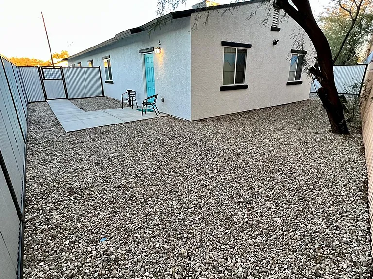997 N Contzen Ave #2 — Photo 6