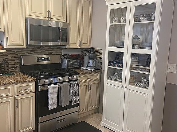 2nd image of 226 Westbury Blvd