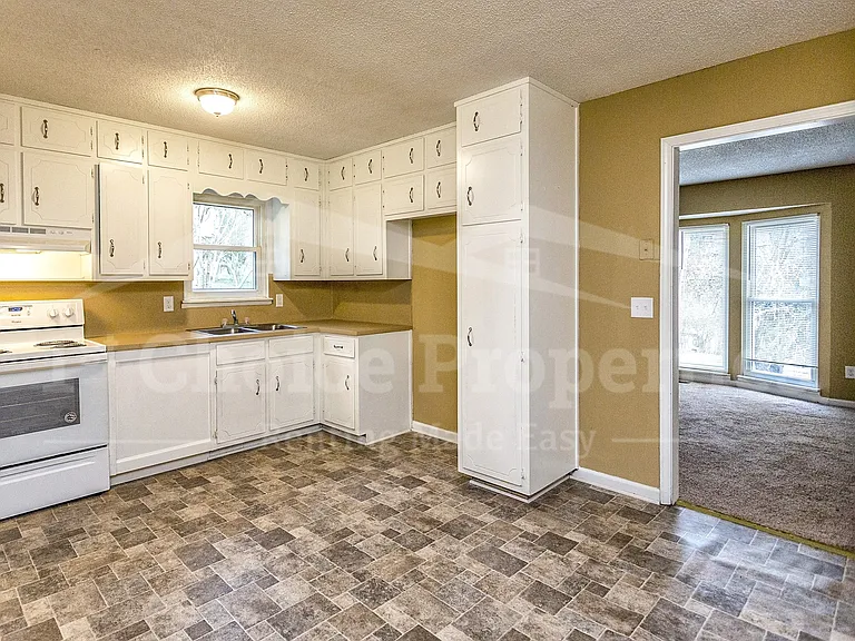 5849 Janet Dr — Photo 9