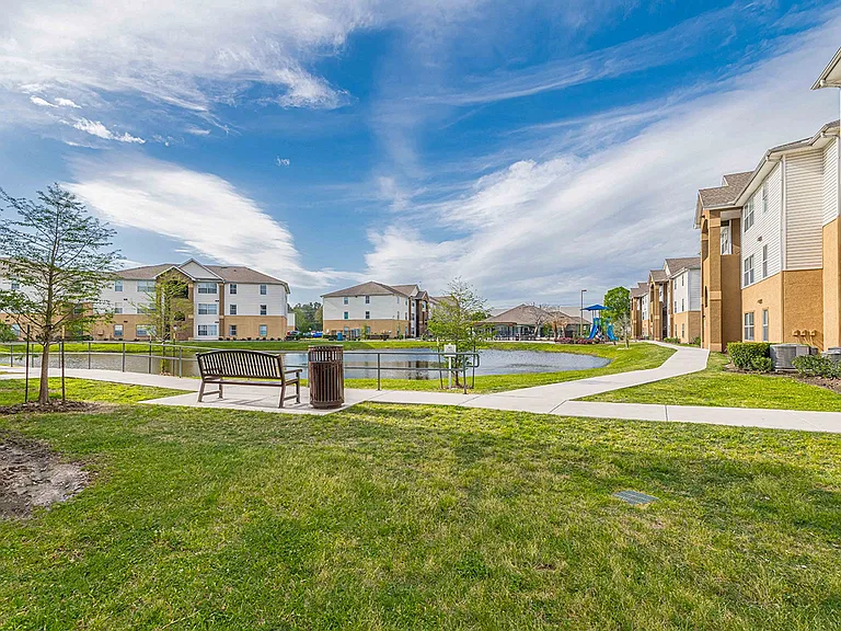 Pinewood Apartments — Photo 15