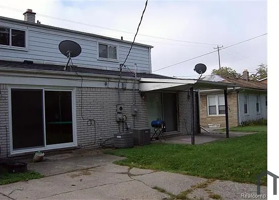 15110 W Nine Mile Rd — Photo 3