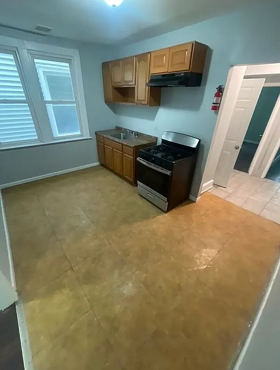 1st image of 382 Sanford Ave Floor 3