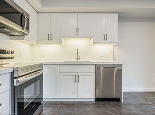 38 Howe Dr #2B, Kitchener, ON N2E0E3