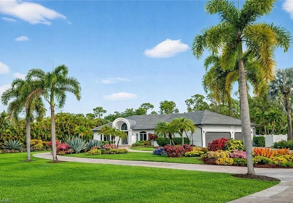 6461 Livingston Woods Ln