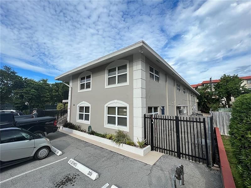 1st image of 660 NE 11th Ave APT 206