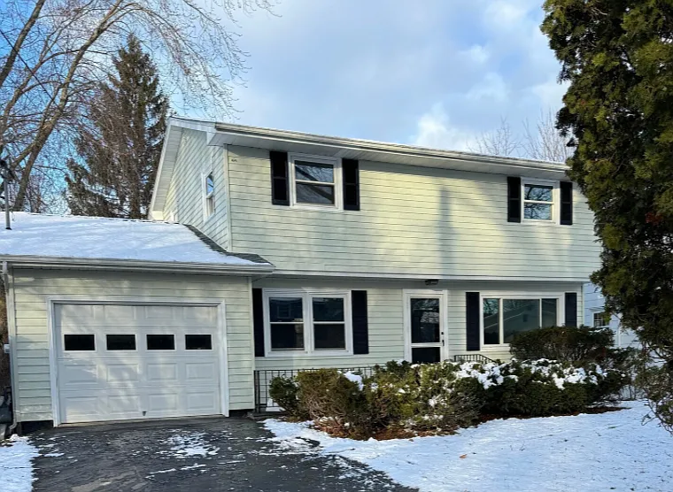 206 Longmeadow Dr — Photo 1